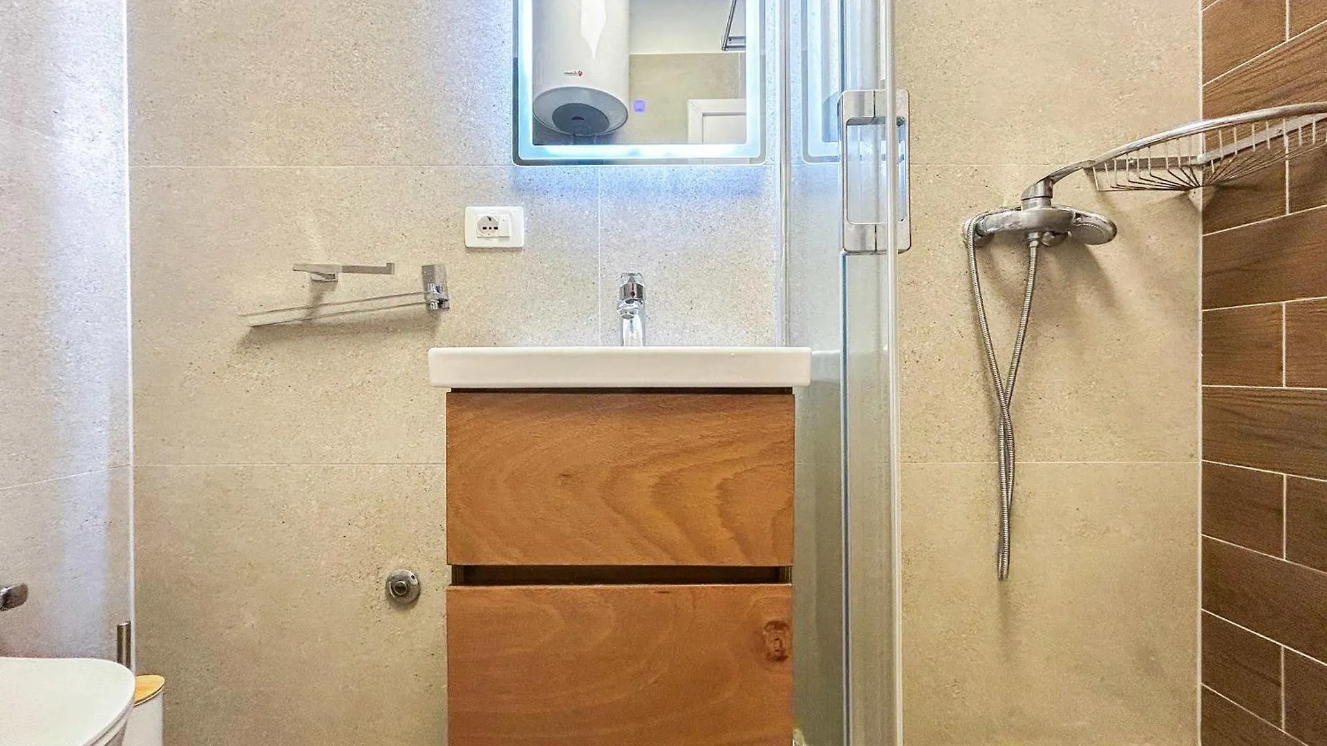 New Relax Apartment Golem